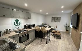 The Forge, Elegant Luxury Apartment With Bike Store - Sleeps 4